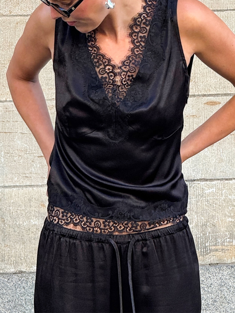 Street Fashion Necklace - بلوزة كاجوال برقبة على شكل V