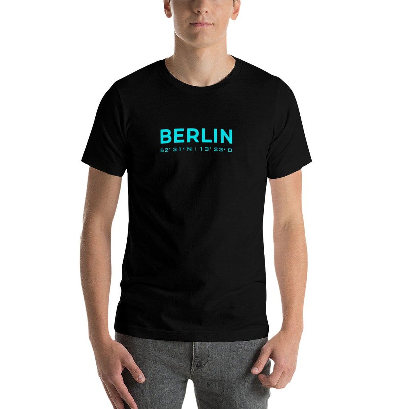 تي شيرت هوم برلين بتصميم أزرق  - مراجعة Street Fashion Berlin وسعره