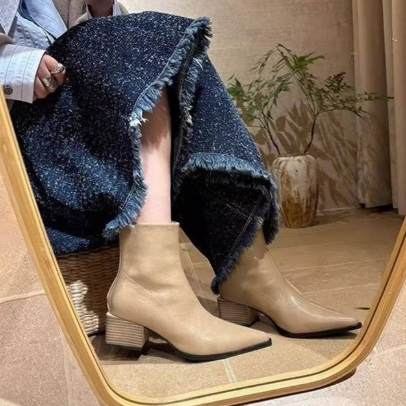 أحذية نسائية بتصميم عصري لعام  - مراجعة Street Fashion Winter 2026 وسعره