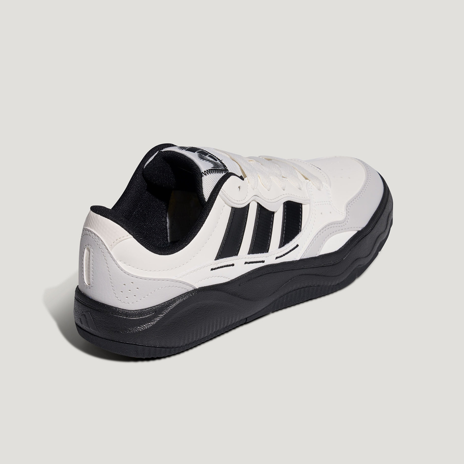 أحذية رياضية كاجوال من أديداس  - مراجعة Street Fashion Adidas وسعره